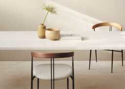 Gubi Violin Dining Chair with Seat in Tempt 61168 and Walnut Backrest - thumbnail 2