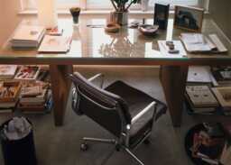 Vitra Eames EA219 Softpad Office Chair in Nero Leather - thumbnail 2