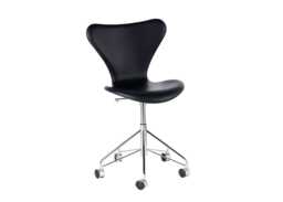 Fritz Hansen Series 7 Swivel Chair in Black Leather
