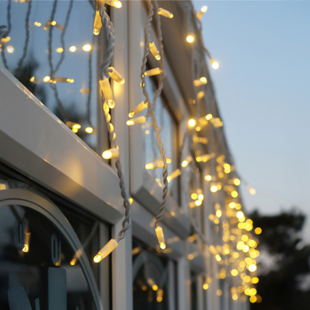Eagle Connect Warm White 120 LED Icicle Light 5m - image 1