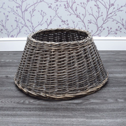 St Helens Large Wicker Christmas Tree Skirt 290 x 700cm - thumbnail 2