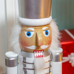 The Christmas Workshop White and Silver Wooden Nutcracker Soldier 50cm - thumbnail 4