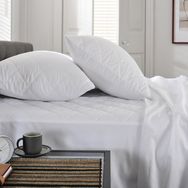 The Lyndon Company King Size Easy Wash Mattress Protector
