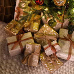 Single Festive Gift Wrap 10m x 70cm in Assorted styles - thumbnail 2