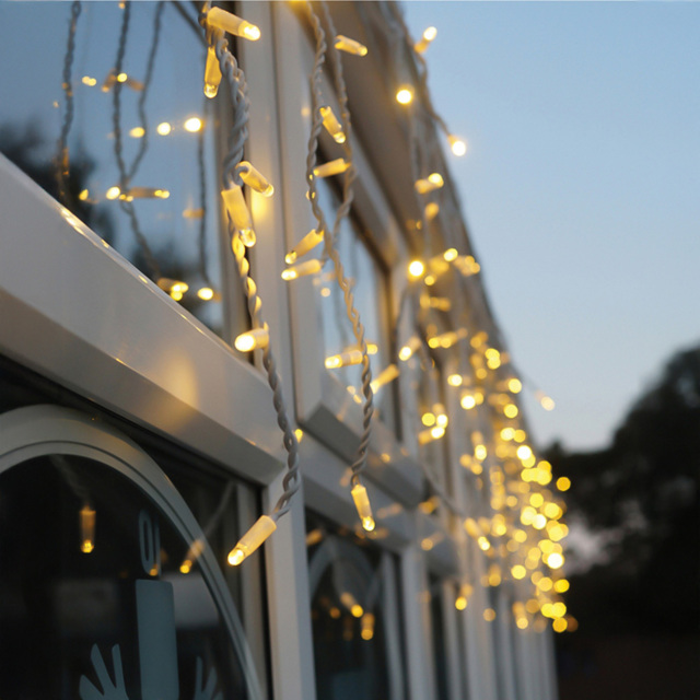 Eagle Connect Twinkle Effect 60 Warm White LED Icicle Light 2m - image 1
