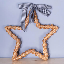 St Helens Natural Wicker Woven Willow Hollow Star 27cm - thumbnail 4