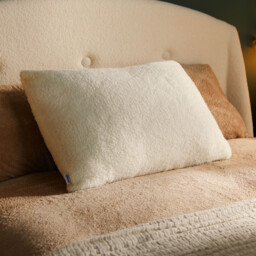 Silentnight Love Snuggles Pillow - thumbnail 2