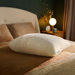Silentnight Love Snuggles Pillow - thumbnail 3