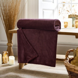 Deyongs Snuggle Touch Wine Throw 140 x 180cm - thumbnail 2