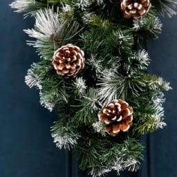 Marco Paul Green Frosted Glacier with Pinecones Christmas Garland 90cm - thumbnail 4