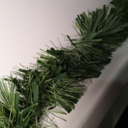 Samuel Alexander 10m Green Chunky Cut Tinsel Garland - thumbnail 2