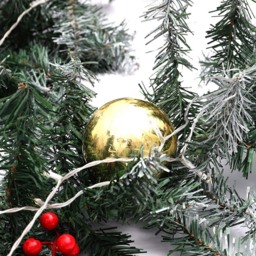 Living and Home Pre Lit Gold Bauble Christmas Garland 270cm - thumbnail 4