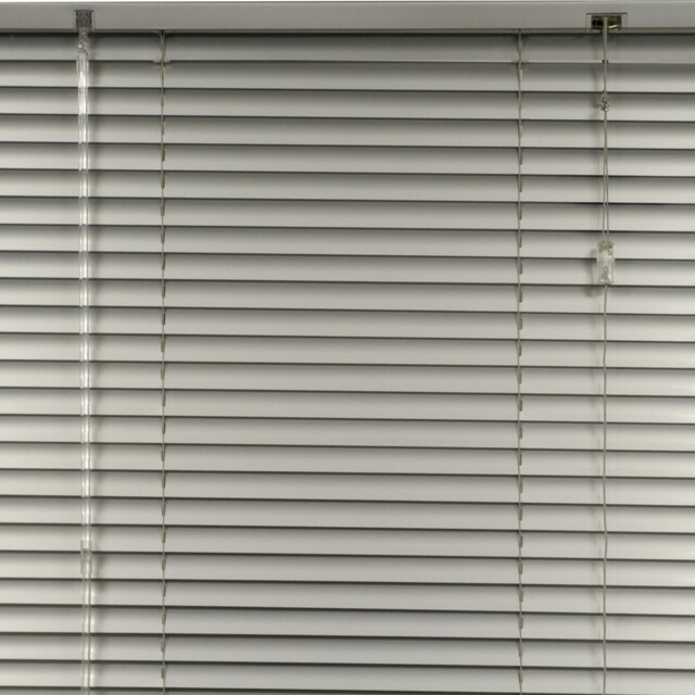 Silver Aluminium Venetian Blind 105 x 160cm