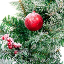 Best Artificial Red Frosted Christmas Garland with Berries and Baubles 270cm - thumbnail 3