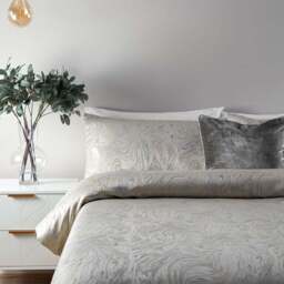 Paoletti King Size Oyster Marble Jacquard Duvet Set - thumbnail 3