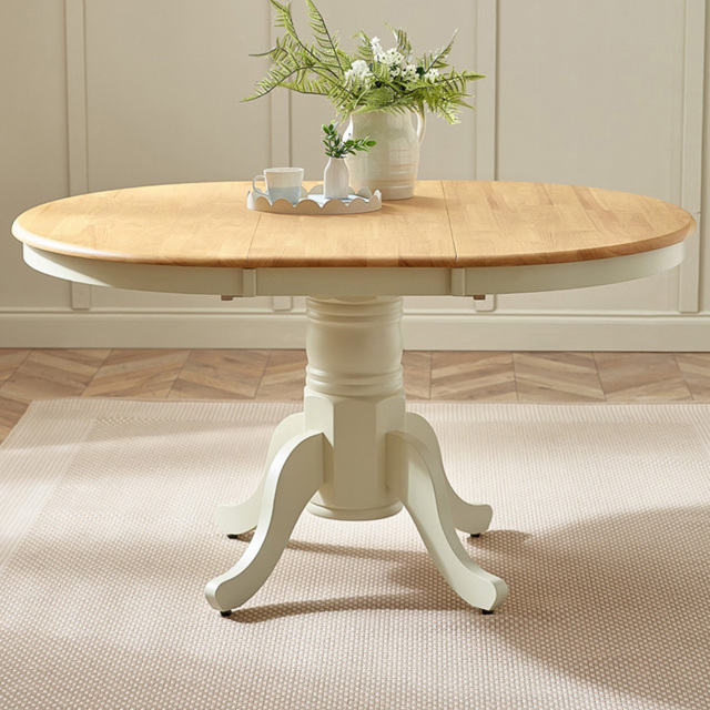 Furniturebox Fowey Oak and Cream 6 Seater Wooden Extendable Dining Table - image 1