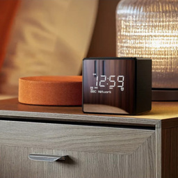 Philips TAR4600 Dual Alarm DAB/FM Clock Charging Port Radio - thumbnail 2