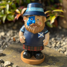 Homark Scotland Hand Painted Resin Garden Gnome Ornament 24cm - thumbnail 2