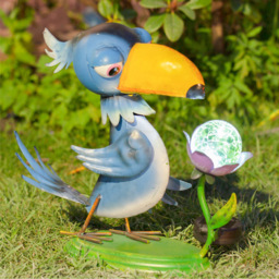 GardenKraft Metal Toucan with LED Solar Light - thumbnail 2