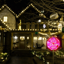 Xmas Haus Red LED Light Christmas Santa Stop Here Sign Decoration - thumbnail 4