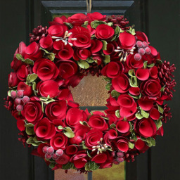 Dibor Traditional Red Rose Artificial Christmas Wreath with Pinecones and Berries 35cm - thumbnail 4