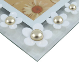White Glass Flower Embellished Frame 21.5 x 16.5cm - thumbnail 3
