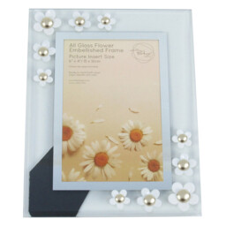 White Glass Flower Embellished Frame 21.5 x 16.5cm - thumbnail 1