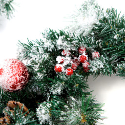 Best Artificial Red Frosted Christmas Garland 370cm - thumbnail 2