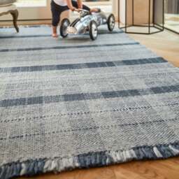 Highland Check Rug Navy - thumbnail 3