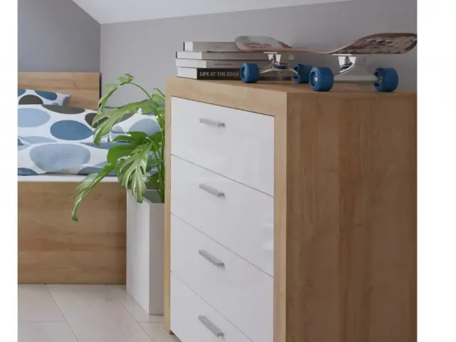 90cm Chest of Drawers Modern Living Room Bedroom Storage Cabinet 4 Drawer Unit Oak and White Gloss - Balder