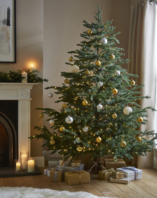 Helsinki Pre Lit Real Look Christmas Tre - FESTIVE - Size: 8FT - image 1