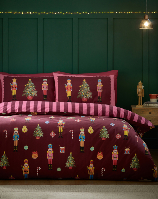 CL Christmas Nutcracker Stripe Duvet Plum - Catherine Lansfield - Size: SINGLE - image 1