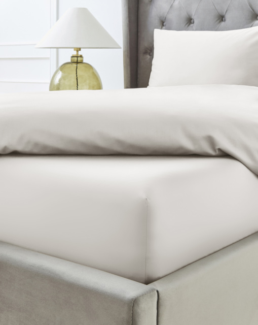 Hotel 300TC Extra Deep 38cm Fitted Sheet Ivory - Hotel Collection - Size: KING