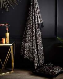 Laurence Llewelyn-Bowen Josephine Throw Gold - Laurence Llewelyn-Bowen - Size: 130X180 - thumbnail 4