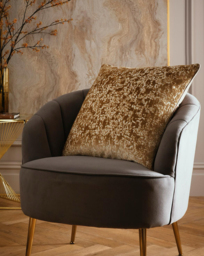 Laurence Bowen Atlas Filled Cushion Gold - Laurence Llewelyn-Bowen - Size: 55X55CM