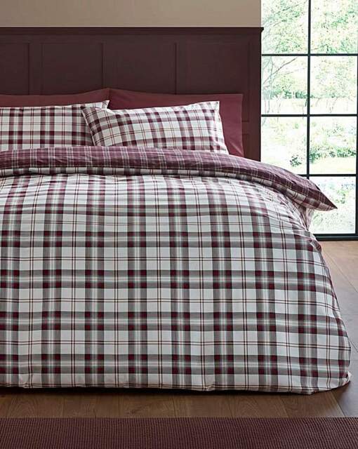 Catherine Lansfield Kelso Duvet Set Plum - Catherine Lansfield - Size: SINGLE - image 1