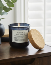 Tonka & Coconut Candle Black - Candlelight