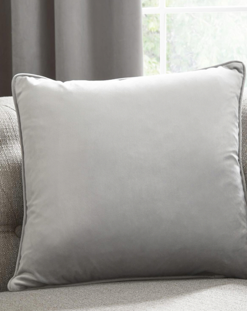 Laurence Bowen Montrose Filled Cushion Silver - Laurence Llewelyn-Bowen - Size: 43X43 - image 1