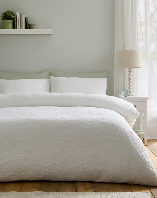 CL Jacquard Leaves Duvet Cover Set White - Catherine Lansfield - Size: KING - image 1