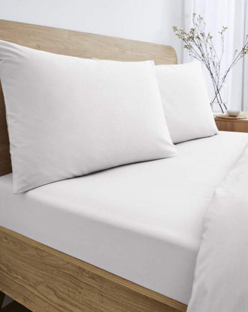 Pure Cotton 200TC 30cm Fitted Sheet White - JD Williams - Size: SINGLE - image 1