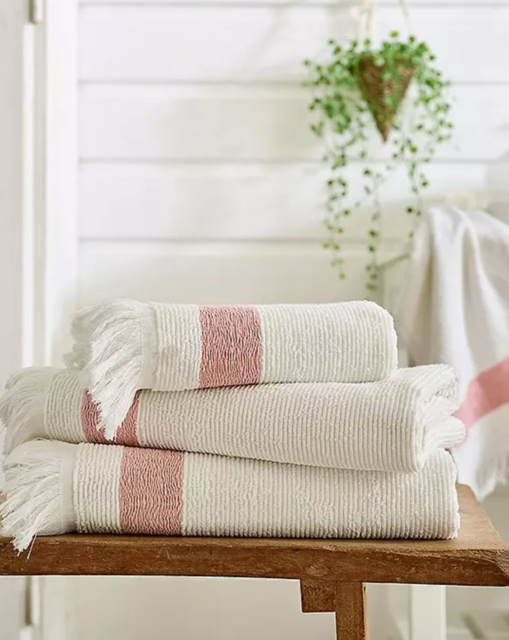 Oakwood Ridge Textured Fringed Towel Pink - The Lyndon Company - Size: Bath Towel - image 1