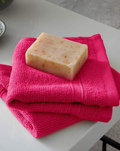 Catherine Lansfield Zero Twist Towel HOT Pink - Catherine Lansfield - Size: Hand Towel - image 1