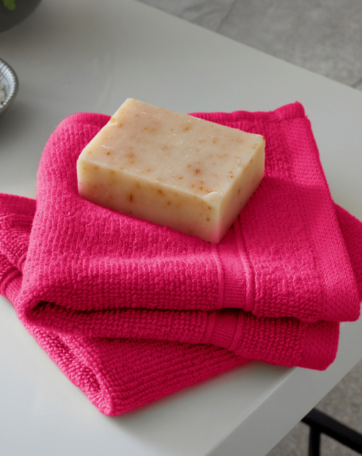 Catherine Lansfield Zero Twist Towel HOT Pink - Catherine Lansfield - Size: Hand Towel - image 1