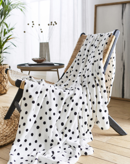 Polka Dot Fleece Throw Monochrome - JD Williams - Size: 130X150 - image 1