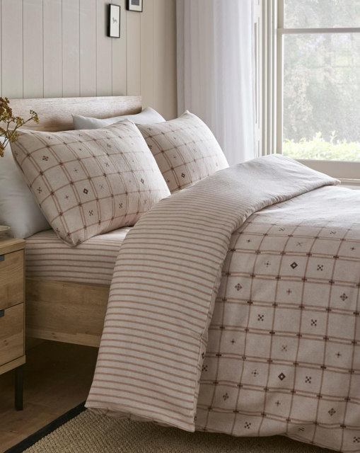 D & D Cottage Check Duvet Cover Set Natural - Dreams & Drapes - Size: KING - image 1