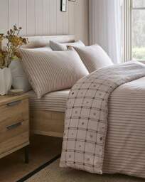 D & D Cottage Check Duvet Cover Set Natural - Dreams & Drapes - Size: KING - thumbnail 4