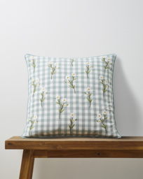 Julipa Daisy Floral Check Cushion Green - Julipa - Size: 45X45
