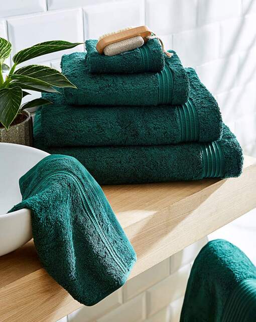 Egyptian Cotton 600gsm Towel Green Forest Green - JD Williams - Size: Pair Face Cloths - image 1