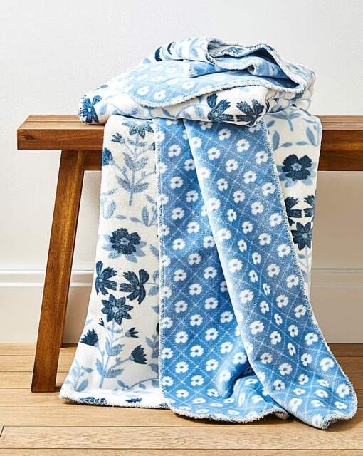 Reversible Floral Fleece Throw White/Blue - JD Williams - Size: 130X150 - image 1
