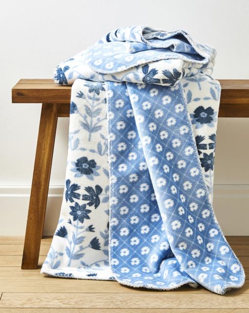Reversible Floral Fleece Throw White/Blue - JD Williams - Size: 130X150 - image 1